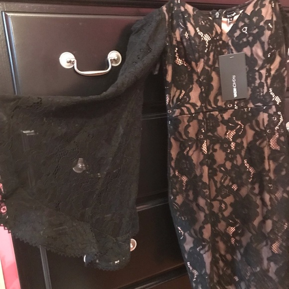 LACE DRESS - Picture 2 of 3